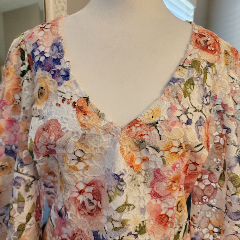 Boston Proper Multicolor Floral V-Neck Top - Picture 3 of 11